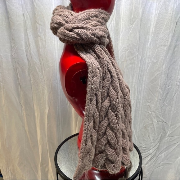 Simons canyon knitted style scarf - Picture 8 of 8